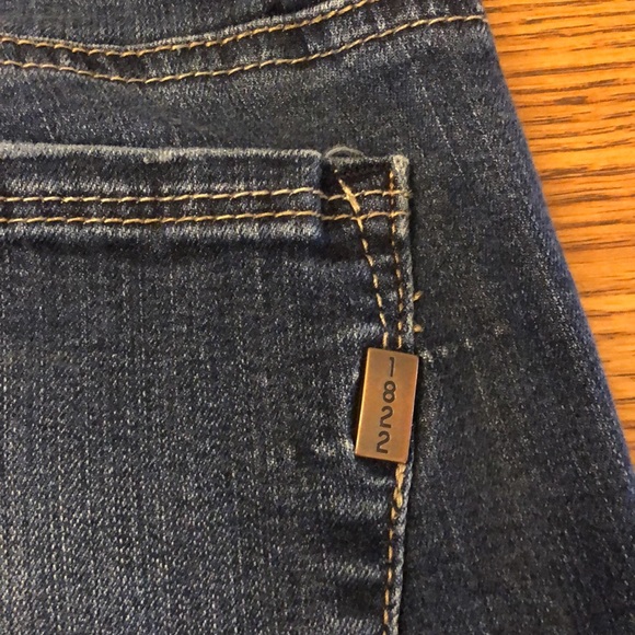1822 Frayed Straight Leg Stretch Size 6 Jeans 5 pocket Casual Date Night Game - Picture 11 of 16